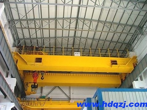 橋式起重機(jī)在使用時(shí)需要注意的事項(xiàng)
